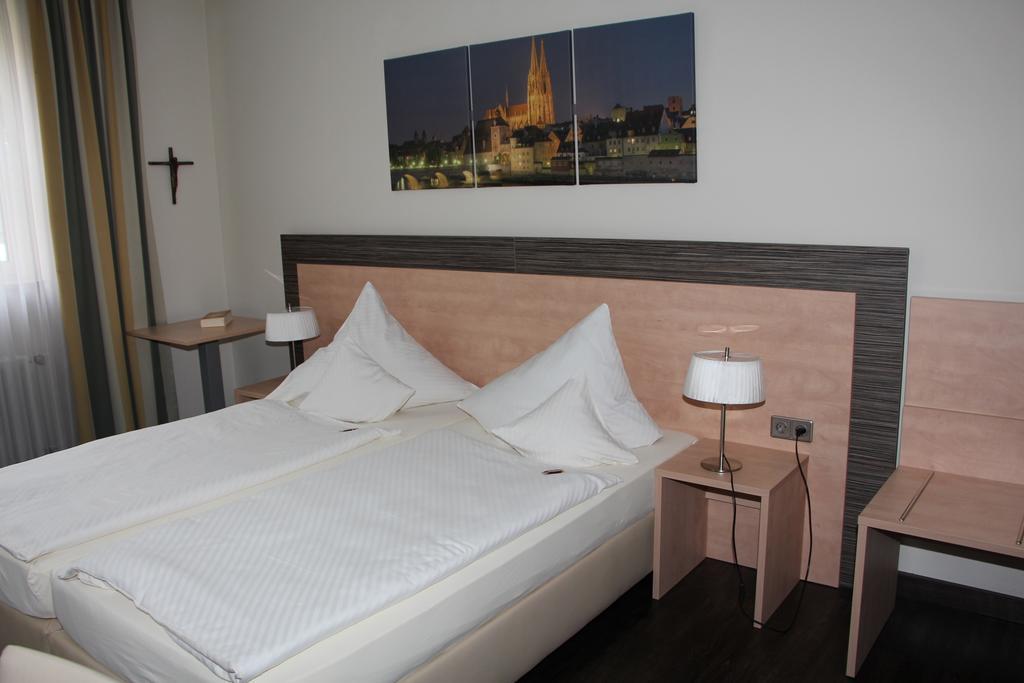 Gaestehaus Der Katholischen Akademie Hotel Regensburg Phòng bức ảnh