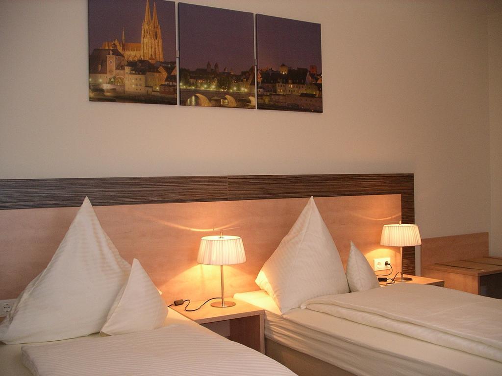 Gaestehaus Der Katholischen Akademie Hotel Regensburg Phòng bức ảnh